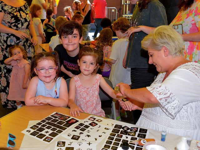 Layla, Anderson and Norah Quinn pictured the Gasyard Féile’s Big Bog BBQ on Saturday afternoon last.  Photo: George Sweeney.  DER2232GS – 075