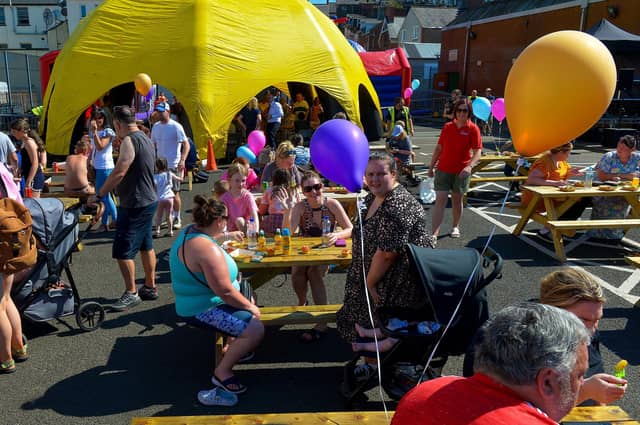 There was a good turnout for the Gasyard Féile’s Big Bog BBQ on Saturday afternoon last. Photo: George Sweeney. DER2232GS – 074