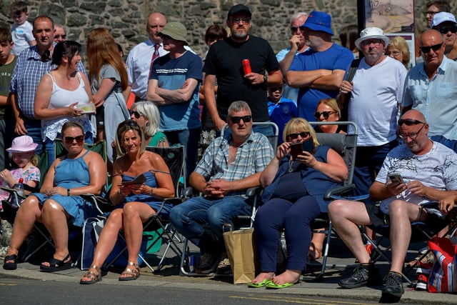 Spectators lined both sides of Carlisle Road to watch Saturday’s Relief of Derry Celebrations.  Photo: George Sweeney.  DER2232GS – 055