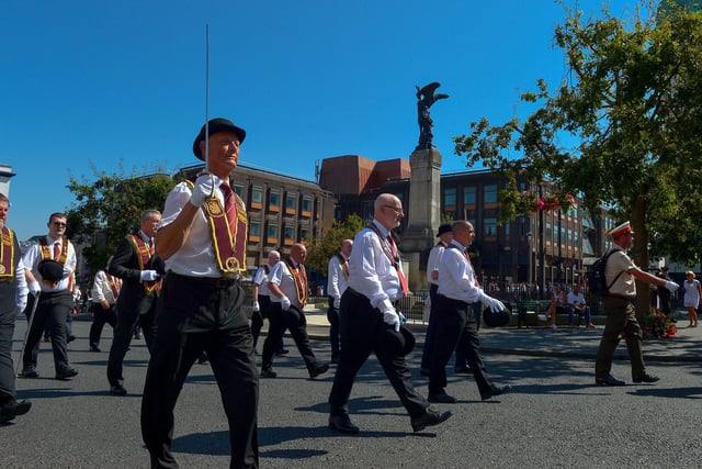 Alderman Maurice Devenney, left, and local Apprentice Boys passingthe Cenotaph during Saturday’s Relief of Derry Celebrations.  Photo: George Sweeney.  DER2232GS – 058