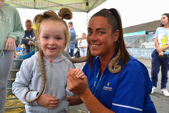 Farah Dorney, age 4, and her mum Emma with a snake at the Wan Big Street Party held in Creggan on Monday afternoon. Photo: George Sweeney.  DER2233GS – 026