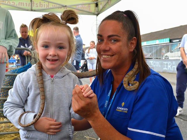 Farah Dorney, age 4, and her mum Emma with a snake at the Wan Big Street Party held in Creggan on Monday afternoon. Photo: George Sweeney. DER2233GS – 026