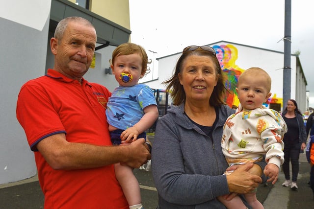 Members of the Breslin family the Wan Big Street Party held in Creggan on Monday afternoon. Photo: George Sweeney.  DER2233GS – 018