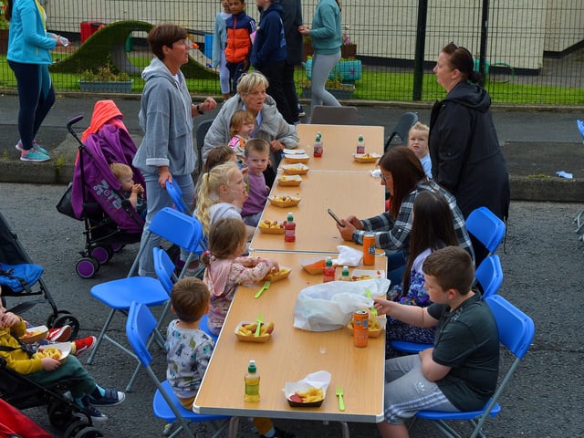 Locals enjoying a snack at the Wan Big Street Party held in Creggan on Monday afternoon. Photo: George Sweeney. DER2233GS – 020