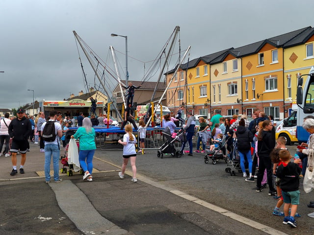 There was a large attendance at the Wan Big Street Party held in Creggan on Monday afternoon. Photo: George Sweeney. DER2233GS – 023
