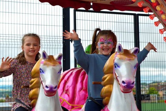 Harper and Farrah having a good time on the Carousel at the Wan Big Street Party held in Creggan on Monday afternoon. Photo: George Sweeney.  DER2233GS – 016