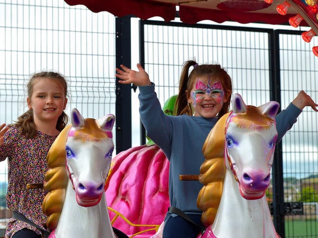 Harper and Farrah having a good time on the Carousel at the Wan Big Street Party held in Creggan on Monday afternoon. Photo: George Sweeney. DER2233GS – 016