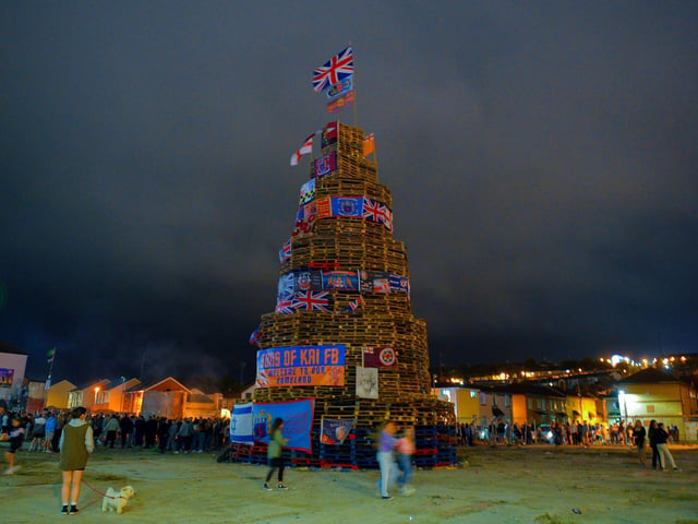 Bonfire in Meenan’s Square on Monday night. DER2233GS – 028