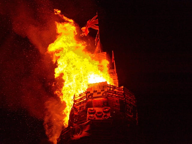 Bonfire in Meenan’s Square on Monday night. DER2233GS – 030