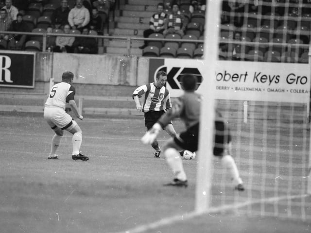 Liam Coyle prepares to centre between Matjaž Kek and Marko Simeunovič