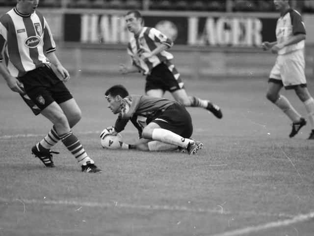 Marko Simeunovič dives on the ball.