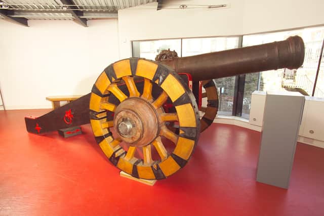 Spanish siege gun, recovered from the wreck of La Trinidad Valencera in Kinnagoe Bay, Co. Donegal. The castings on the cannon include the arms of England combined with the arms of Spain, illustrating Spain’s claim to the English crown. (Photo Tower Museum).