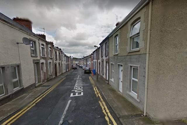 Edenmore Street (Sráid an Éadáin Mhóir). From Edenmore House (Bryson). Presumably the name of the house itself was derived from the townland Edenballymore (Éadan Baile Mór), meaning ‘hill face of the great/big townland'.
This townland appears to begin with the common term éadan ‘hill-face’, which is qualified by the compound Baile Mór 'big/great townland'.