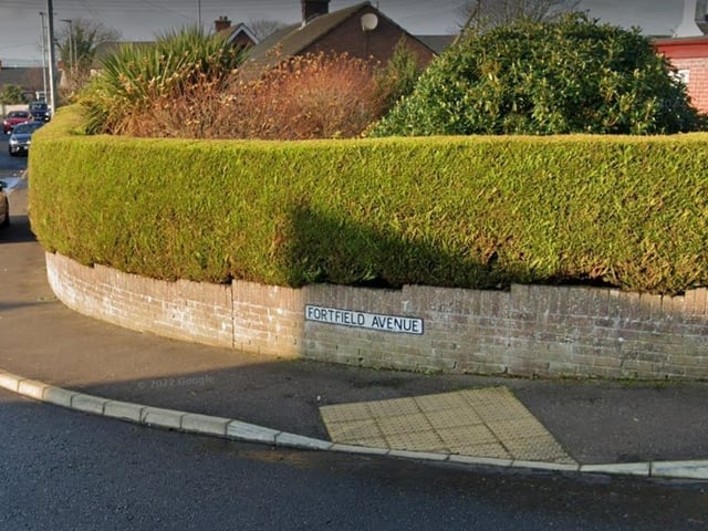 Fortfield Avenue (Ascaill Ghort an Dúin). Street built 1965. This area has long been built up and there is no sign of a fort nearby on modern maps.