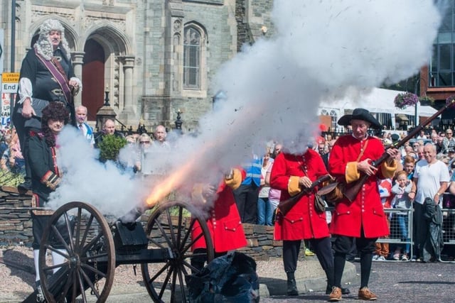 Guns of the Siege - Characters & Canon Firing Demos. Siege Museum & Society Street. Museum Access 5pm - 8pm. Demonstration & canon firing 5.30pm, 6.30pm, & 7.30pm Free admission to The Siege Museum with live on street performance and demonstrations. Learn about 17th century cannon and musket firing, engage with the period dressed soldiers and ladies of the siege in a captivating, interactive and educational evening.