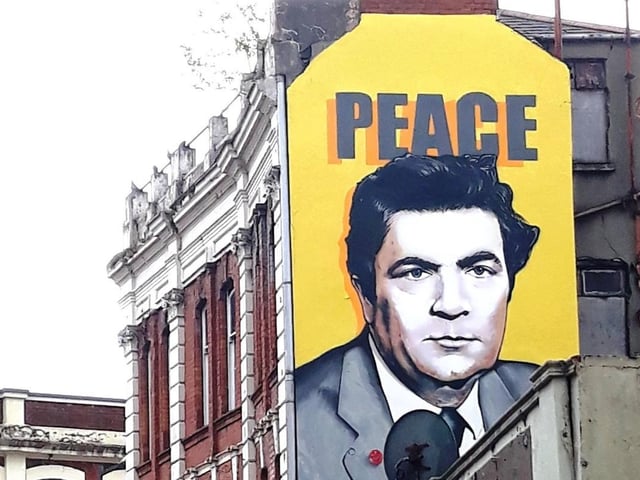 Great James Street (Sráid Mhór Shéamais). Named after Rev. James Knox, headmaster of Foyle College. This street was built after Little James Street, which had previously been called James Street (Bryson).