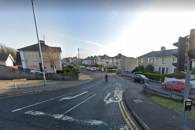 Garden City (Cathair Ghairdíneach). Garden Cities were a model for new towns current in the 1890s, aimed at wiping out disease by separating residential areas from industrial areas and giving each house a front and back garden.