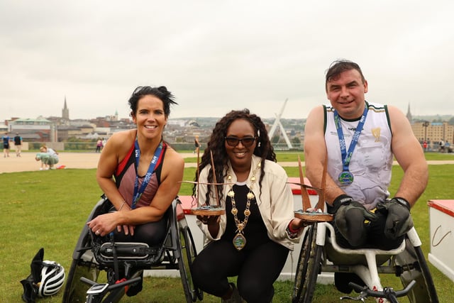 Jayne Bleakley who claimed the women’s wheelchair title and Carndonagh athlete Karol Doherty retained his men’s wheelchair crown with Mayor of Derry City and Strabane District Council, Councillor Lilian Barr.
