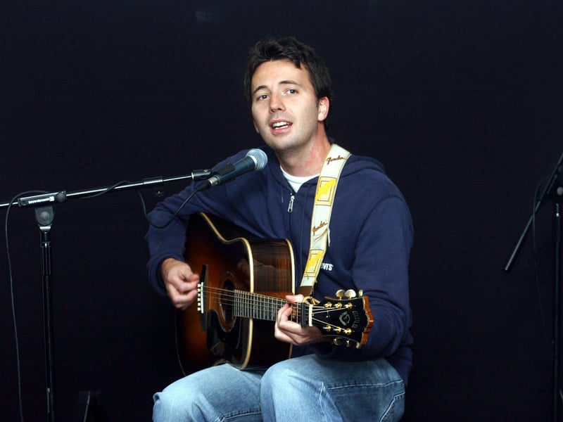 Derry singer/songwriter Paul Casey. (0209C57)