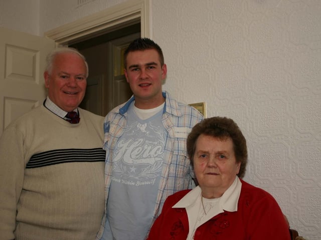 Dermott with Grandparents Kathleen and Hugh O Donnell at the the 21st birthday celebrations. 3559/dd : Parties in Derry in Spring 2006.