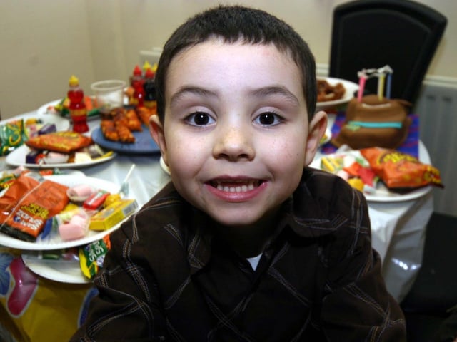 Declan 5th birthday at home 0002/JML : Parties and celebrations January 2006: Declan.