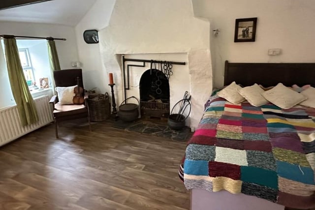 A stunning traditional thatched Cottage, originally built around 300 years ago, located by the sea at Culoort, Malin Head, Donegal, Ireland's most northerly point has come on the market for €195,000.