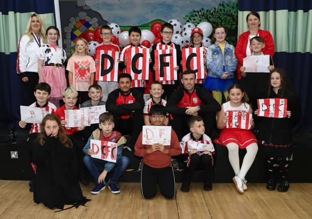 DCFC pre-Cup final visit to Longtower PS Patrick McClean and Tyler Smith. (Photo - Tom Heaney, nwpresspics)