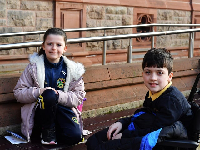 Lastly, we chanced across two primary students who gifted each other Valentine’s Day presents, Elle and Sean, Rang 7 pupils at Gaelscoil Eadain Mhoir. Elle gave Sean a plushie, a lollipop and a keychain, while Sean got Elle a Sausage dog teddy bear, mini eggs and a card. The two weren't quite sure what Valentine’s Day meant, but they got each other gifts because they believed it would be kind.