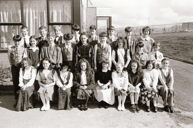 Derry schoolchildren making their Confirmations back in April 1994.