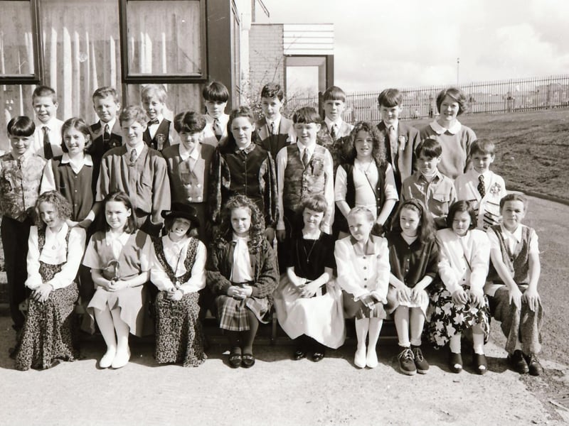 Derry schoolchildren making their Confirmations back in April 1994.