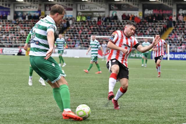 Dan Cleary clears the ball under pressure from Adam O'Reilly. Photographs by Kevin Morrison.