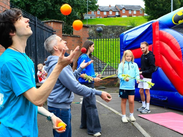 Jugglers giving a demo at the Féile Family Festival held in the Gasyard Centre. (Photo - Tom Heaney, nwpresspics) : .