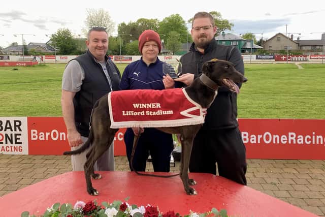 Brassneck Bar S2 325 winner 'Dromrich Bula' with (from left) Dave Byrne, Michael McKenny and the sponsor Marty Healy.