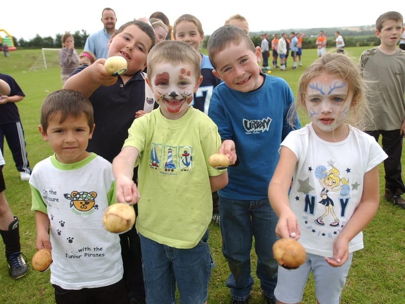 Derry youngsters enjoying summer in August 2003