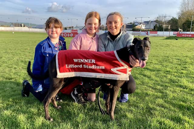 TOTE Sweepstake Round 1 winner 'Eva Pearl' with (from left) Aoibheann and Blathnaid Doherty with Georgina Gibbons.