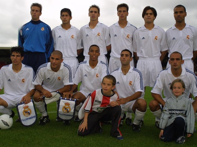 The Real Madrid team pictured with young Derry mascots.(2208JB71)