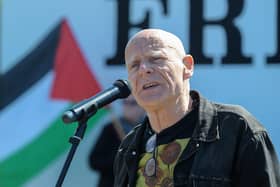 Eamonn McCann addresses a Palestinian solidarity Rally at Free Derry Wall. Photo: George Sweeney. DER2120GS – 075