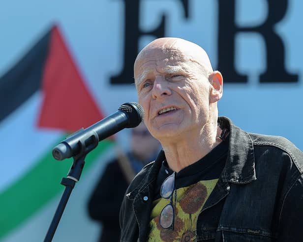 Eamonn McCann addresses a Palestinian solidarity Rally at Free Derry Wall. Photo: George Sweeney. DER2120GS – 075