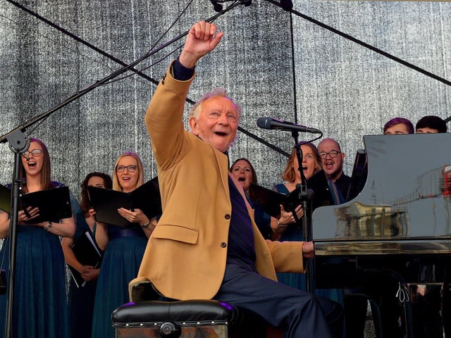 Phil Coutler pictured at the end of the live performance of his iconic hit ‘The Town I Loved So Well’ in Ebrington Square on Saturday afternoon last. Photo: George Sweeney.  DER2240GS – 27