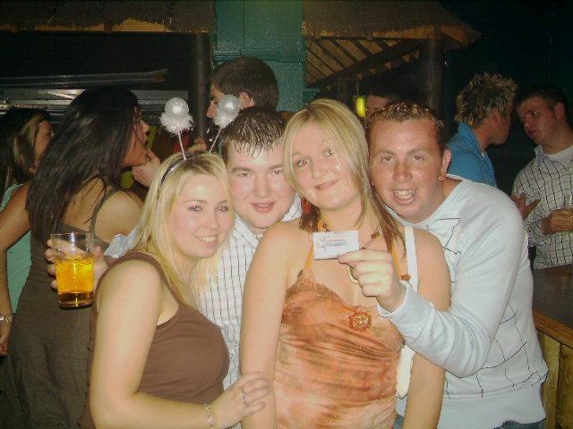 Exif-JPEG-422 : Out Last Night pictures in Derry bars in May 2005.