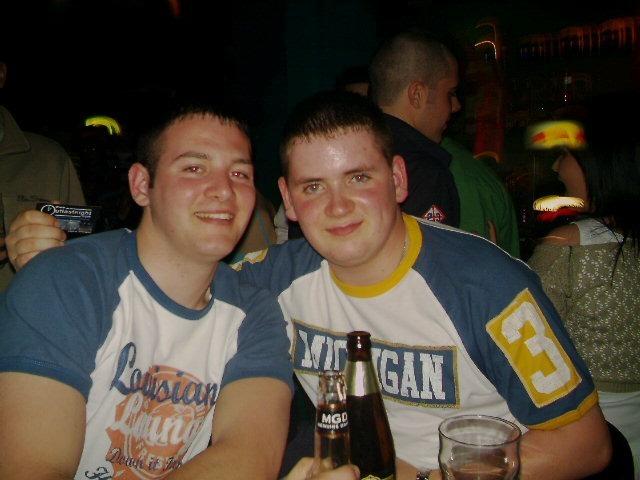 Exif-JPEG-422 : Out Last Night pictures in Derry bars in May 2005.