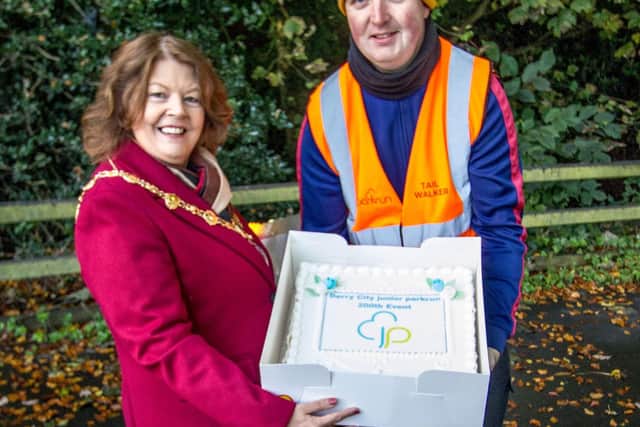 Junior Parkrun Director Conn O'Neill and Mayor Logue with a cake to celebrate the 200th event