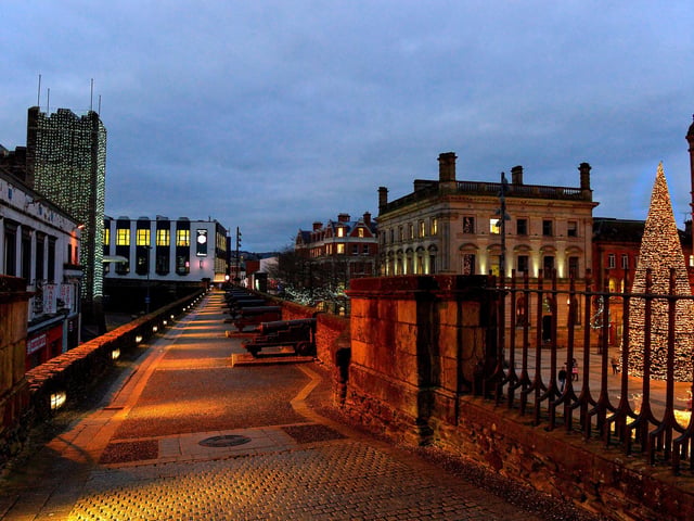 Derry Walls and Guildhall Square. Photos: George Sweeney. DER2150GS – 034