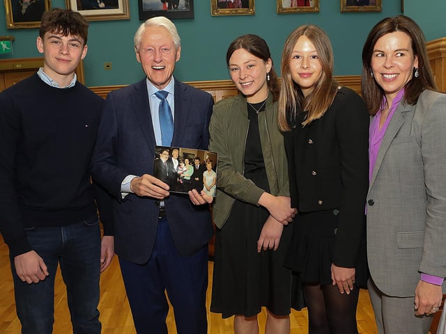 Bill Clinton with the young Humes.