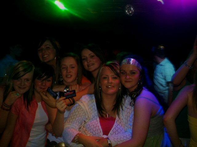 Exif-JPEG-422 : Out Last Night pictures in Derry bars in May 2005.