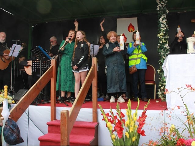 Dana Rosemary Scanlan performed her new song Light the Fire, recalling how our patron Saint Patrick lit the fire of faith on Slane in 433AD.