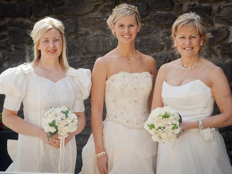 L-R Kay Porter, Jill Hughes & Kate Porter. (2804-GMI-02)