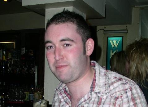 Derry folk out partying in The Metro and Sugar nightclubs, February 2006.