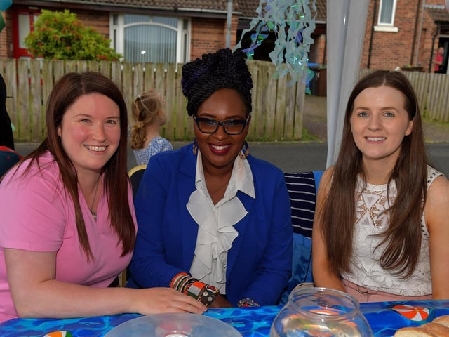 Roxanne Quigley, Colr. Lilian Seenoi-Barr and Lauren Curran pictured at the recent Habinteg Big Beach Lunch at Farland Way. Photo: George Sweeney. DER2325GS – 029