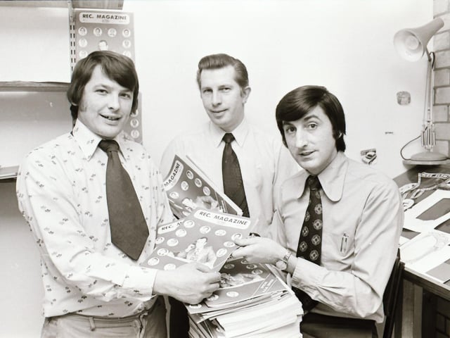 Handing over of Du Pont Rec magazine new edition.